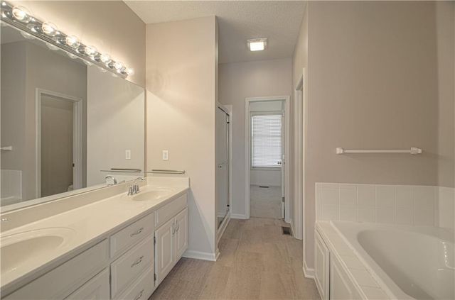 14200 Rosehill Street, Overland Park, KS 66221