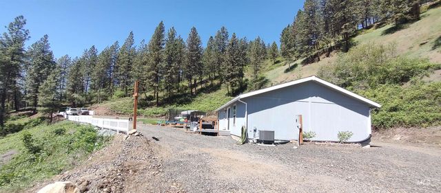400 Bobcat Drive, Ahsahka, ID 83520
