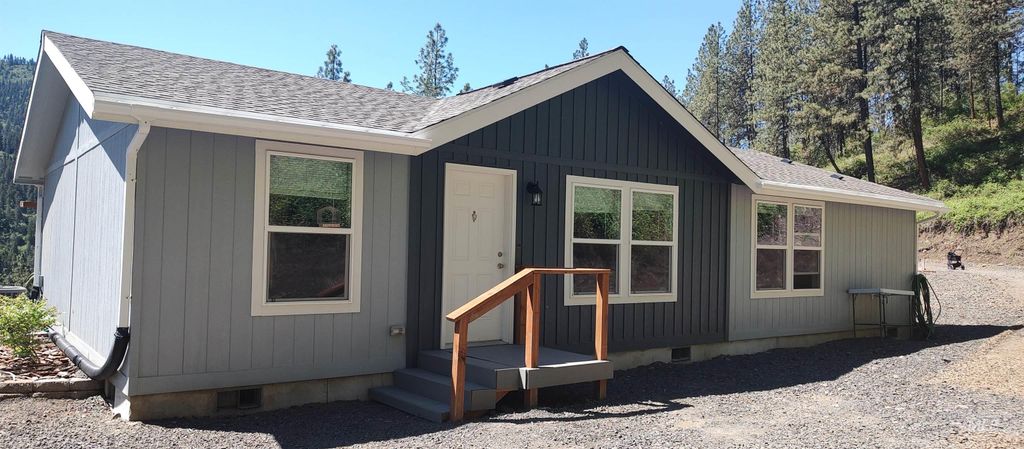 400 Bobcat Drive, Ahsahka, ID 83520