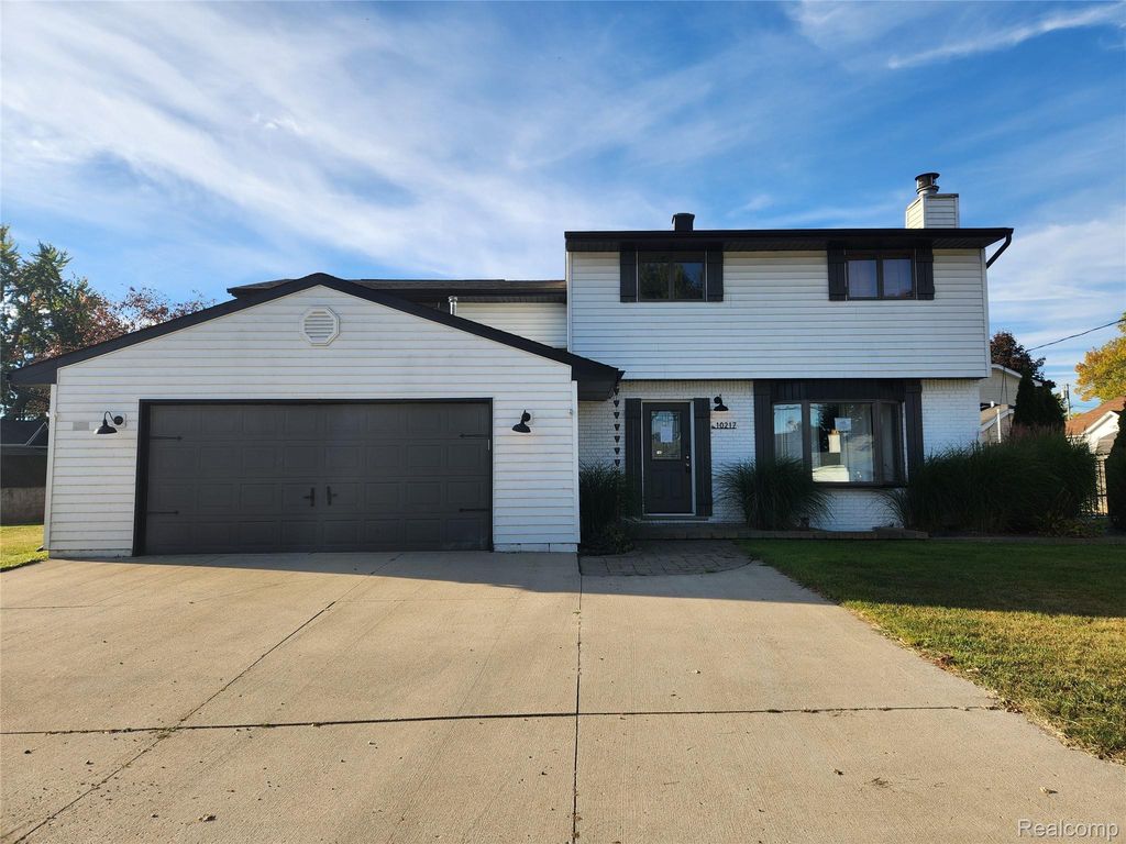 10217 Lakeside Drive, White Lake Charter Township, MI 48386