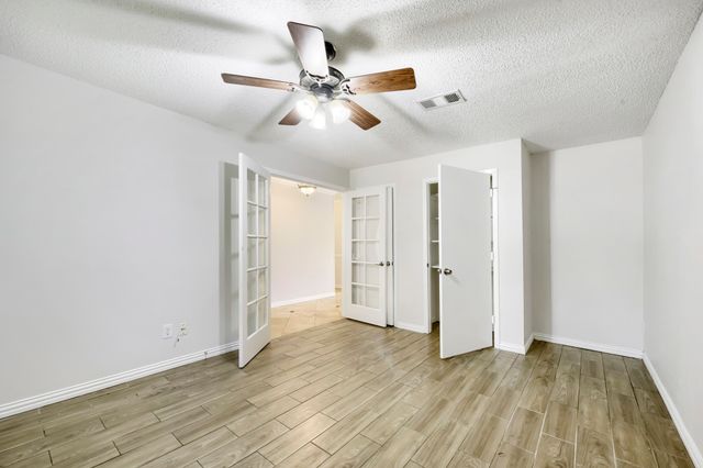 917 Stratford Drive, Bedford, TX 76021