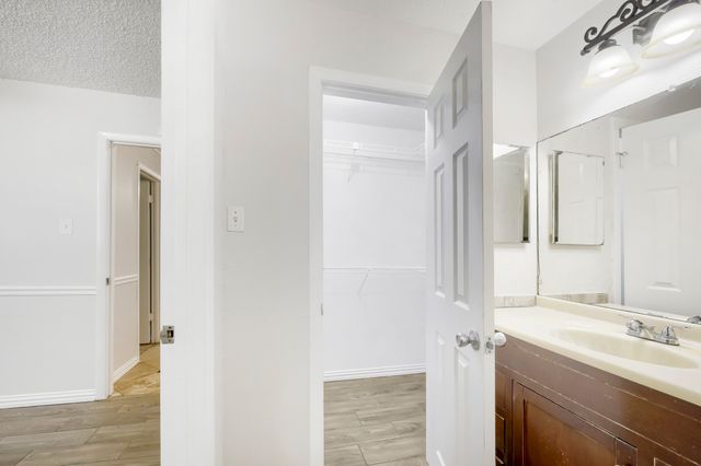 917 Stratford Drive, Bedford, TX 76021