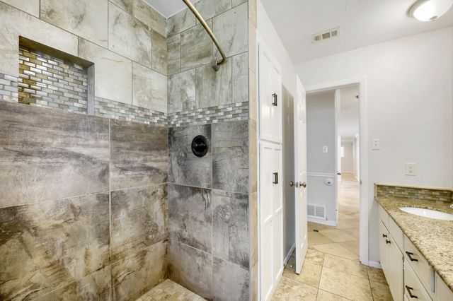 917 Stratford Drive, Bedford, TX 76021