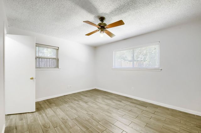 917 Stratford Drive, Bedford, TX 76021