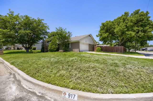 917 Stratford Drive, Bedford, TX 76021