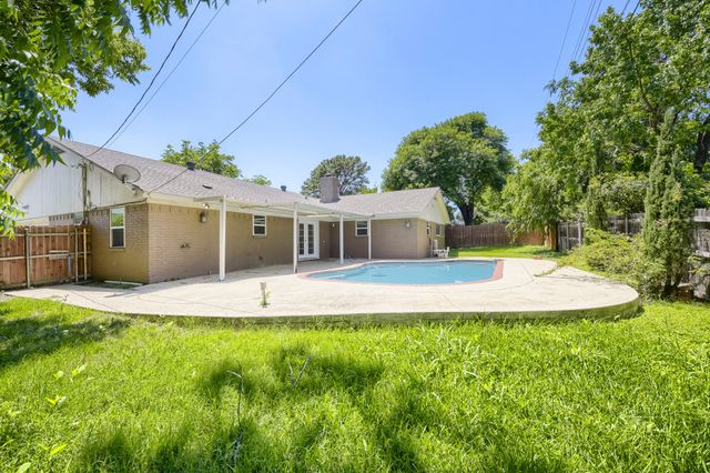 917 Stratford Drive, Bedford, TX 76021