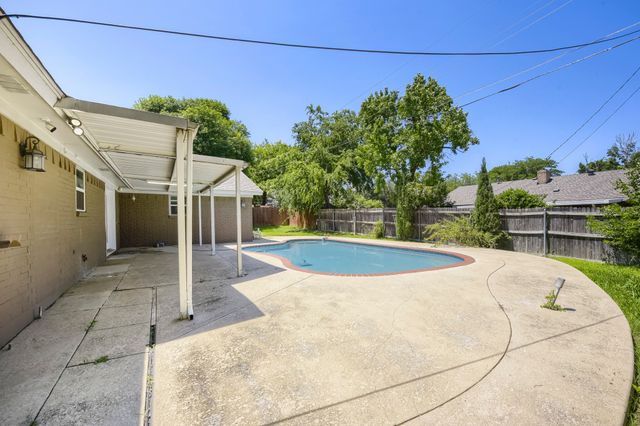 917 Stratford Drive, Bedford, TX 76021