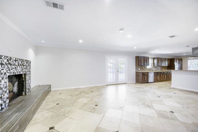 917 Stratford Drive, Bedford, TX 76021