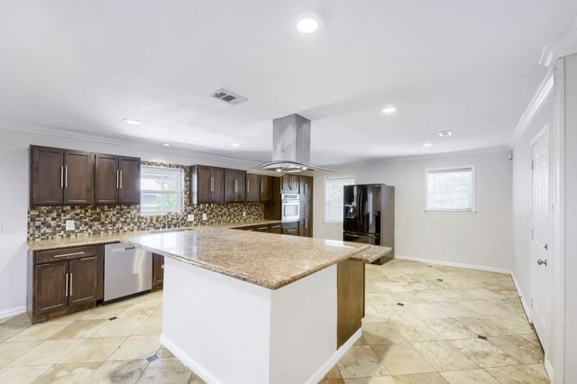 917 Stratford Drive, Bedford, TX 76021