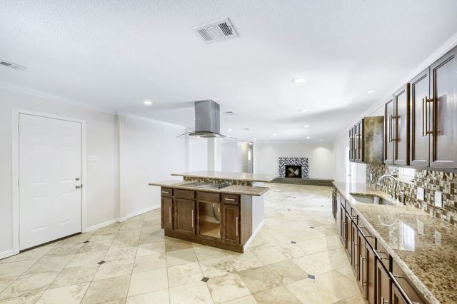 917 Stratford Drive, Bedford, TX 76021