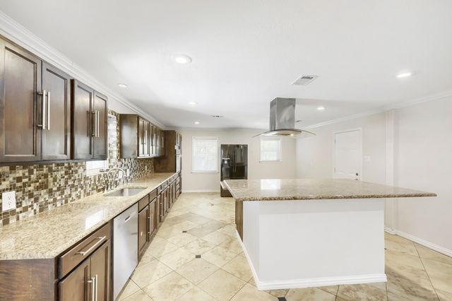 917 Stratford Drive, Bedford, TX 76021