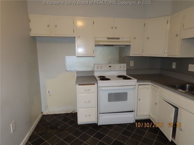 102 Michael Drive, Elkview, WV 25071