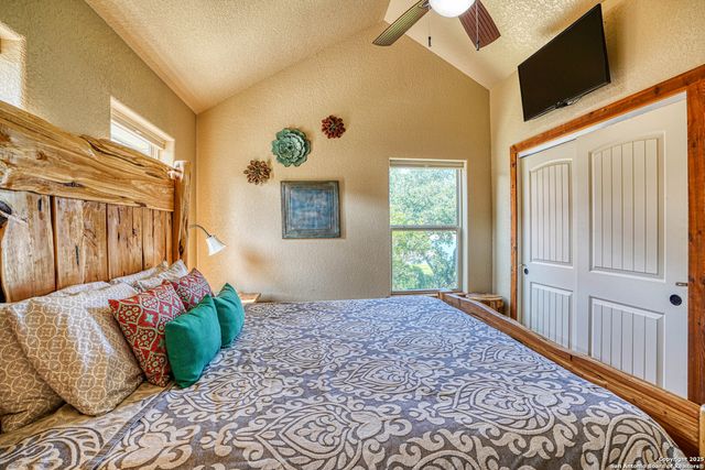 914 Pebble Beach Dr NW, Lakehills, TX 78063