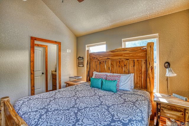 914 Pebble Beach Dr NW, Lakehills, TX 78063