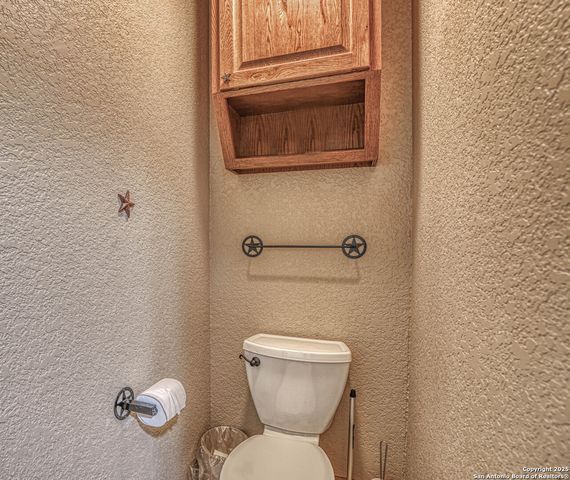 914 Pebble Beach Dr NW, Lakehills, TX 78063