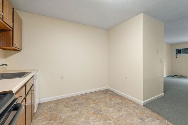 1703 White Cedar Boulevard, Portsmouth, NH 03801