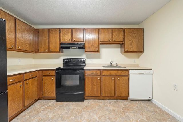 1703 White Cedar Boulevard, Portsmouth, NH 03801