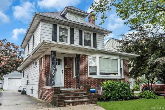 30 Coolidge Street, Malverne, NY 11565