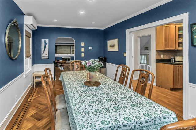 30 Coolidge Street, Malverne, NY 11565