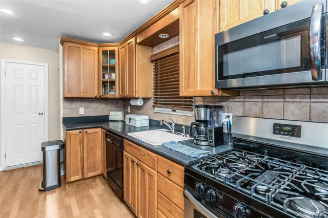 30 Coolidge Street, Malverne, NY 11565