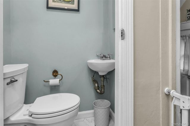 30 Coolidge Street, Malverne, NY 11565