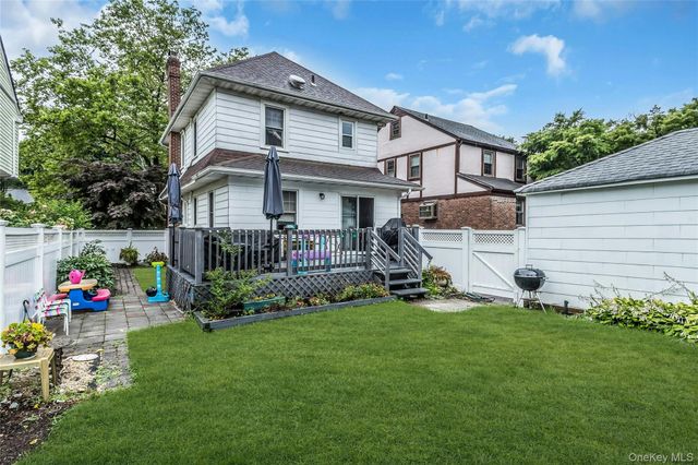 30 Coolidge Street, Malverne, NY 11565