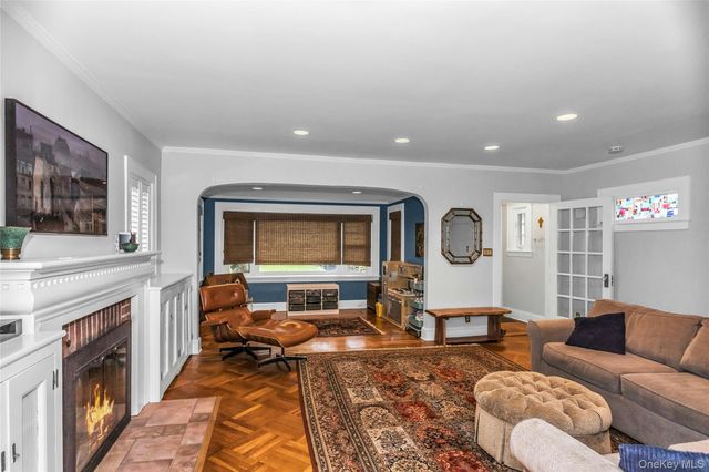 30 Coolidge Street, Malverne, NY 11565