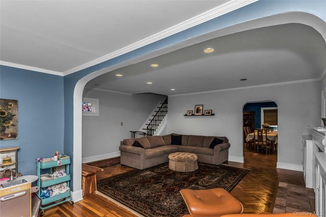 30 Coolidge Street, Malverne, NY 11565
