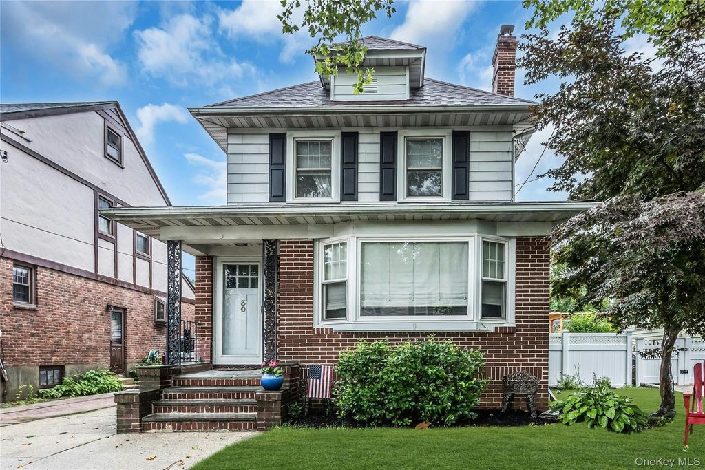 30 Coolidge Street, Malverne, NY 11565