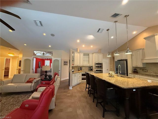 2347 Coach House LN, Naples, FL 34105