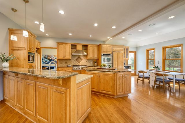 9950 Lee Drive, Eden Prairie, MN 55347