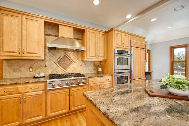 9950 Lee Drive, Eden Prairie, MN 55347