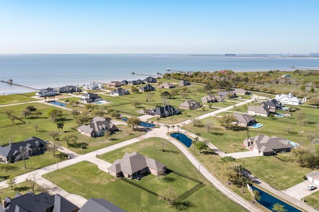 6403 Dow Reef Drive, Beach City, TX 77523