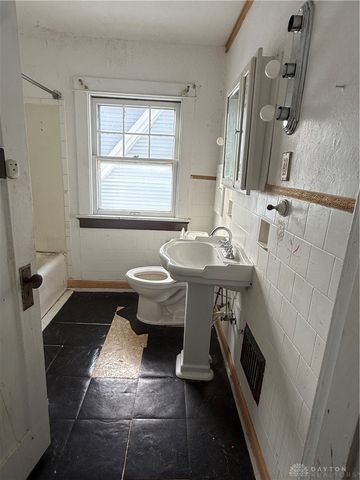 44 E Beechwood Avenue, Dayton, OH 45405