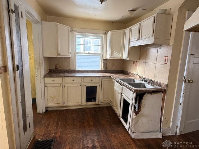 44 E Beechwood Avenue, Dayton, OH 45405