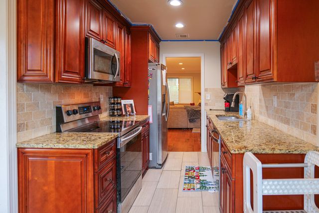 7 Willow Court 7, Cromwell, CT 06416