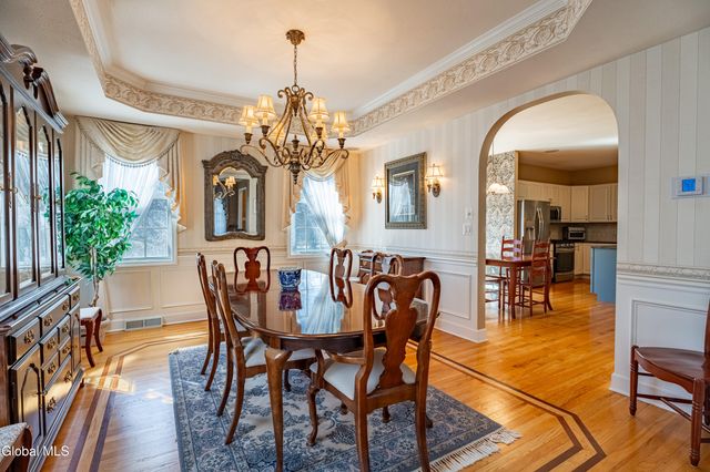 7 Shelbourne Drive, Colonie, NY 12211