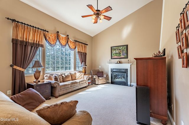 7 Shelbourne Drive, Colonie, NY 12211