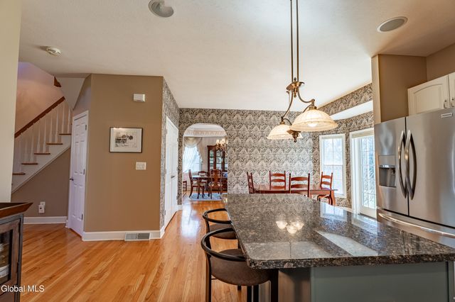 7 Shelbourne Drive, Colonie, NY 12211