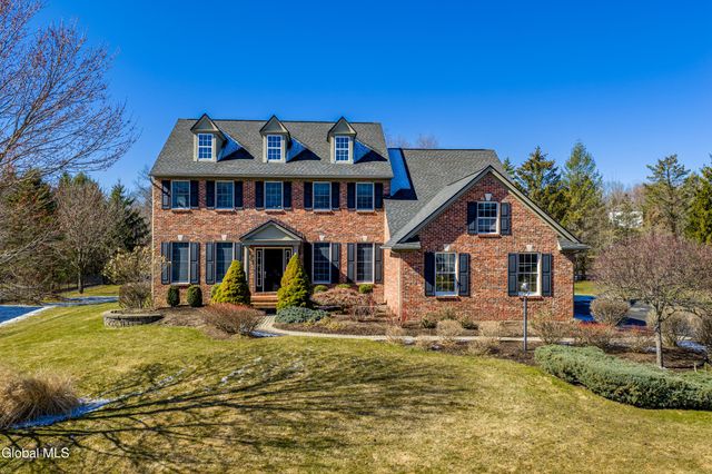 7 Shelbourne Drive, Colonie, NY 12211