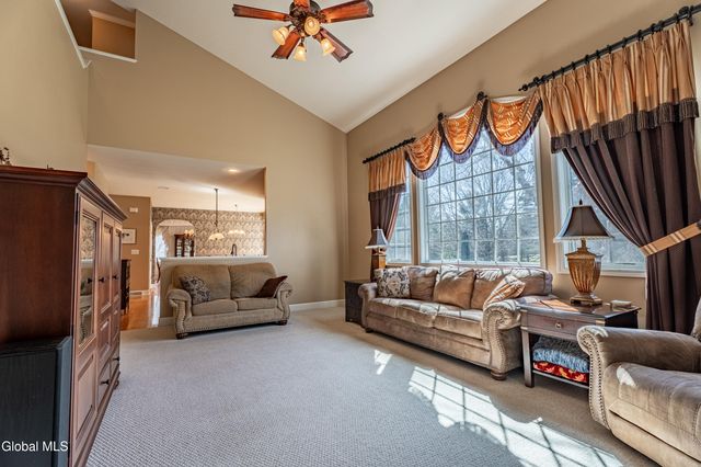 7 Shelbourne Drive, Colonie, NY 12211