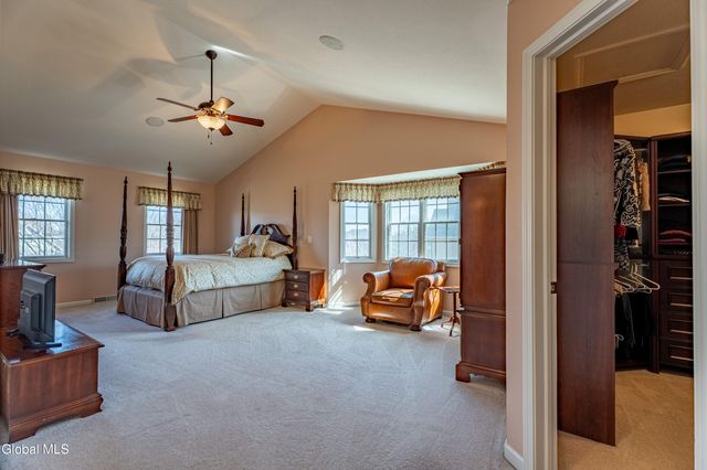 7 Shelbourne Drive, Colonie, NY 12211