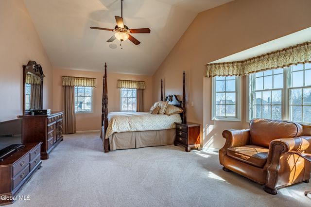 7 Shelbourne Drive, Colonie, NY 12211