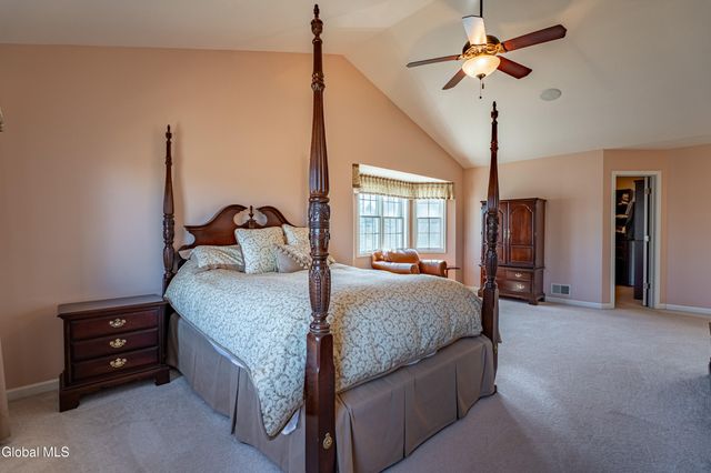 7 Shelbourne Drive, Colonie, NY 12211