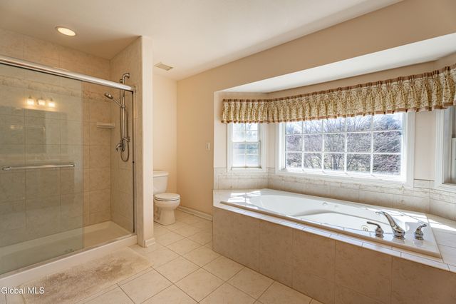 7 Shelbourne Drive, Colonie, NY 12211