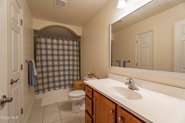 7 Shelbourne Drive, Colonie, NY 12211