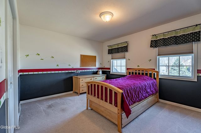 7 Shelbourne Drive, Colonie, NY 12211