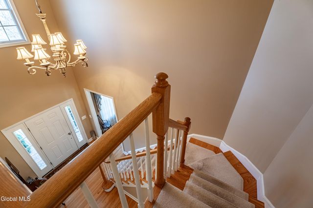 7 Shelbourne Drive, Colonie, NY 12211