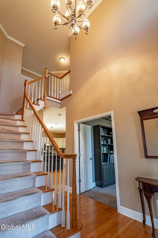 7 Shelbourne Drive, Colonie, NY 12211