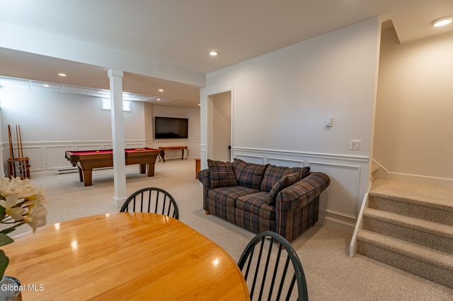 7 Shelbourne Drive, Colonie, NY 12211